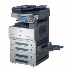 Konica Minolta multifuncional BH 215